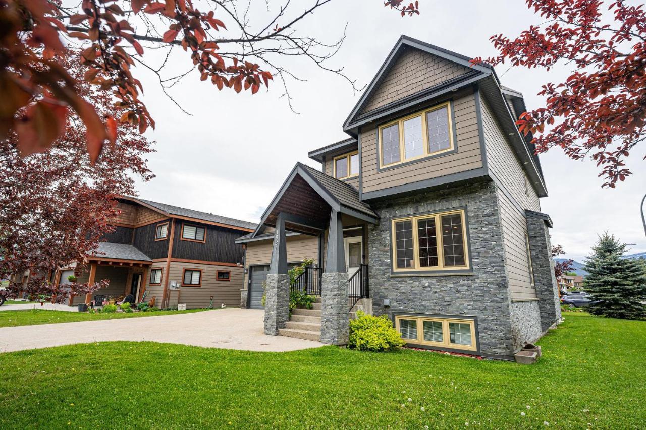 Aspen Lodge By Revelstoke Vacations Exterior photo