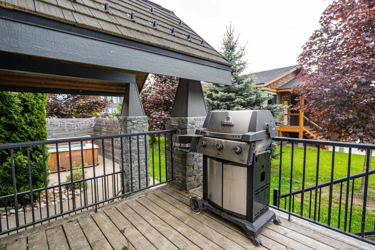 Aspen Lodge By Revelstoke Vacations Exterior photo
